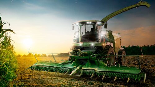 3D Rendering Agentur Headerbild mit einem Mähdrescher