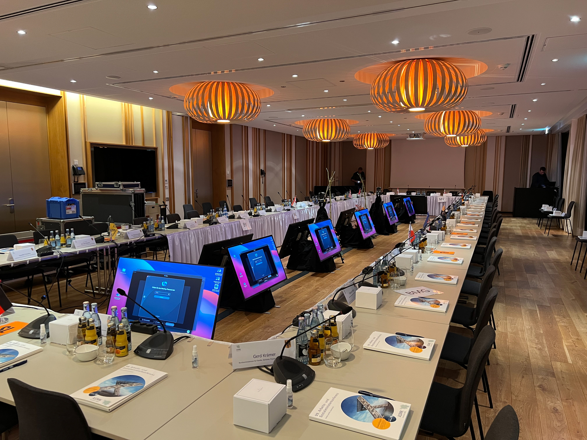 Live-Streaming Dienstleister Hamburg Konferenz-Setup produziert by / Live-Streaming Dienstleister Hamburg